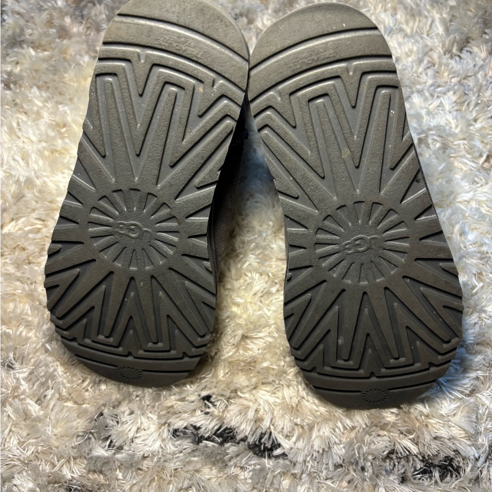 Women’s Size 5 UGG Grey Boots - Picture 7 of 9